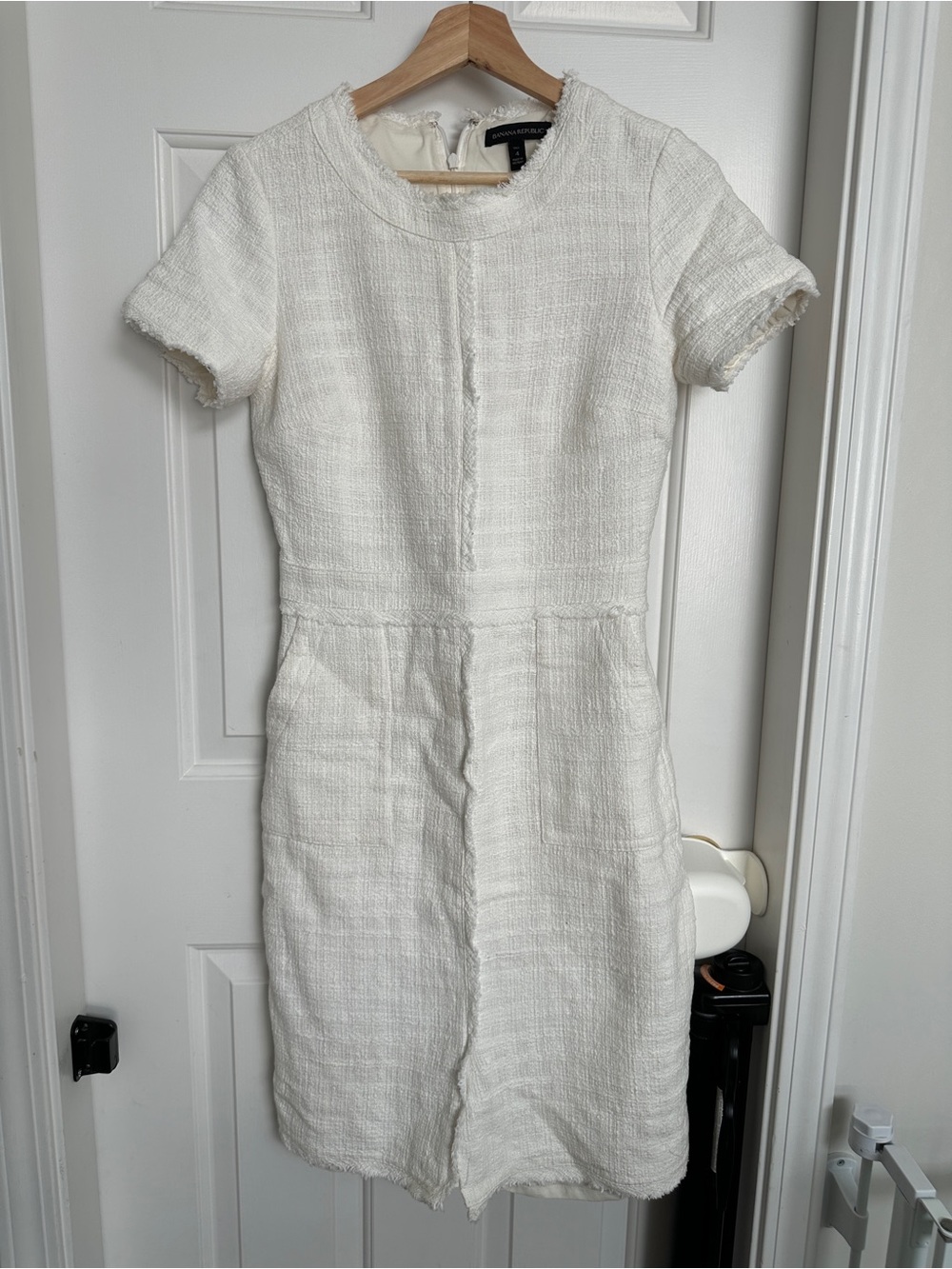 Banana Republic Cream Textured Short-Sleeve Shift Dress - 4 Tall